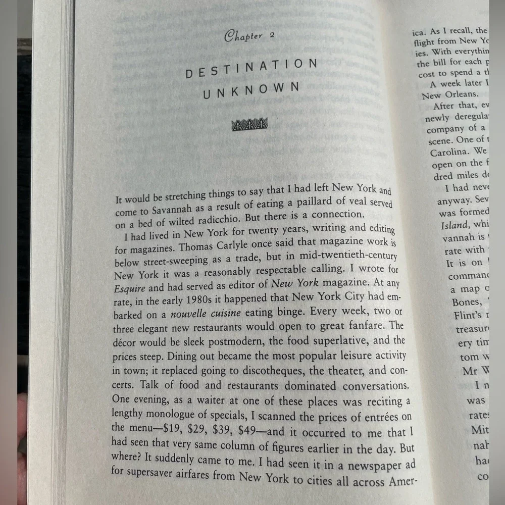 Midnight in the Garden of Good and Evil by John Berendt Nonfiction Book